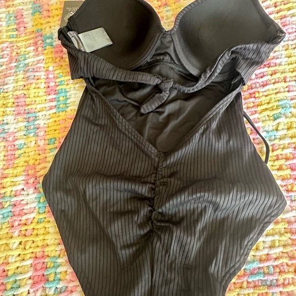 Vince Camuto - Picture 4 of 4